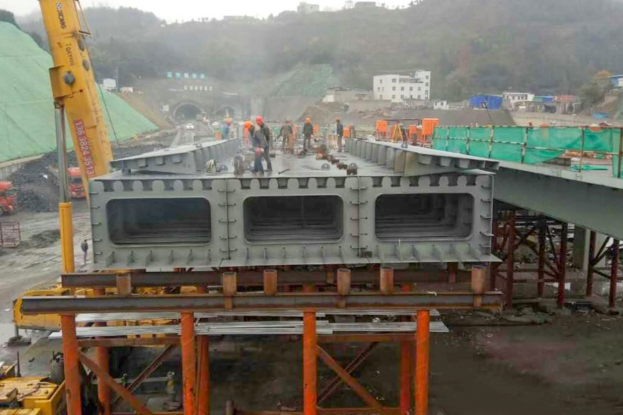 Cutia de oțel a 8-a travă a secțiunii 3, linia Fengxin Express, orașul Zunyi, provincia Guizhou